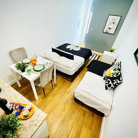 Апартаменти Cozy Heart Of Centre